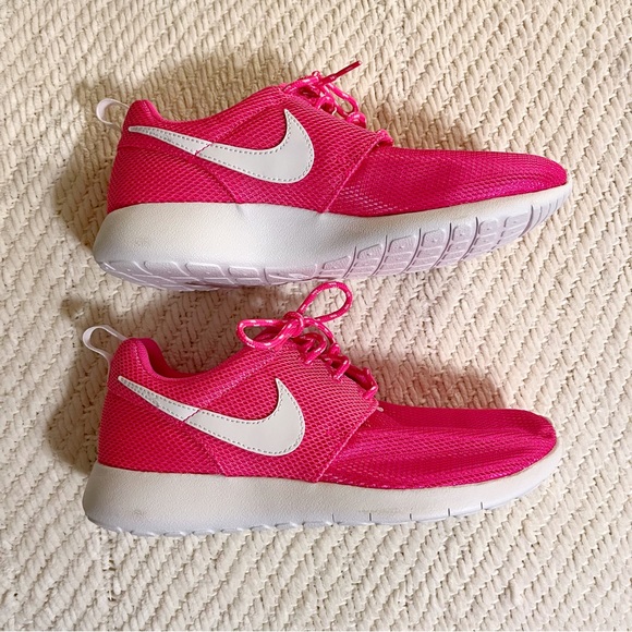 NIB Nike Roche One Hot Pink Blast Running Shoes Size 7.5 - Picture 2 of 7